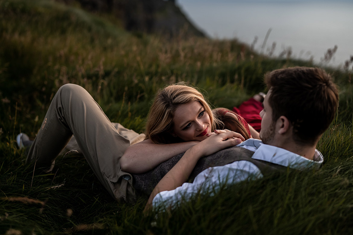 Photography of an engagement shoot in Ireland at the cliffs of moher