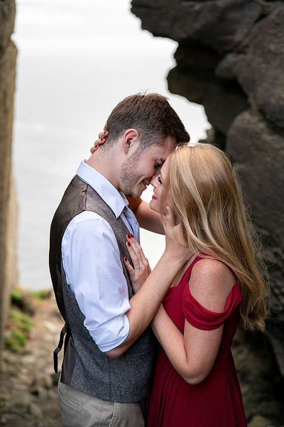 Couple photography shoot at the cliffs of moher in Ireland